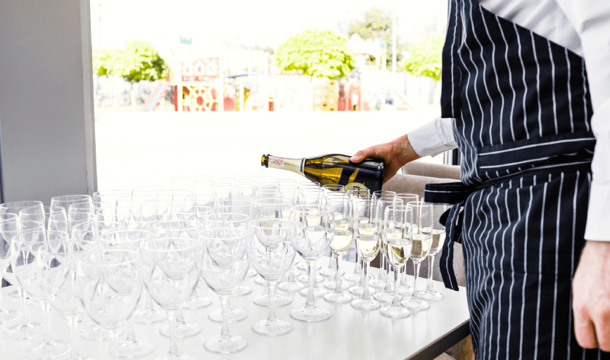 <p style="font-family: 'Poppins', sans-serif; font-weight: 700; font-size:24px;">WEDDING BARTENDING SERVICES</p>